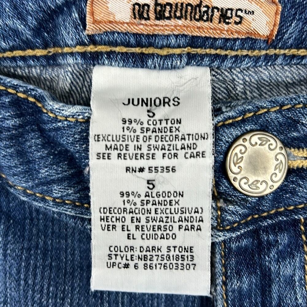 Vintage NOBO Low Rise Medium Wash Fringe Capris Embroidered Flap Pocket Junior 5 - Picture 6 of 10